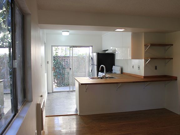 2nd image of 2429 Cheremoya Ave APT 3