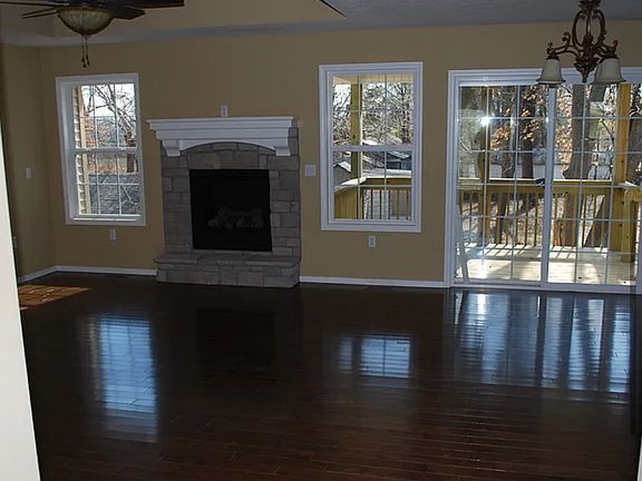 4th image of 3138 E Iroquois St