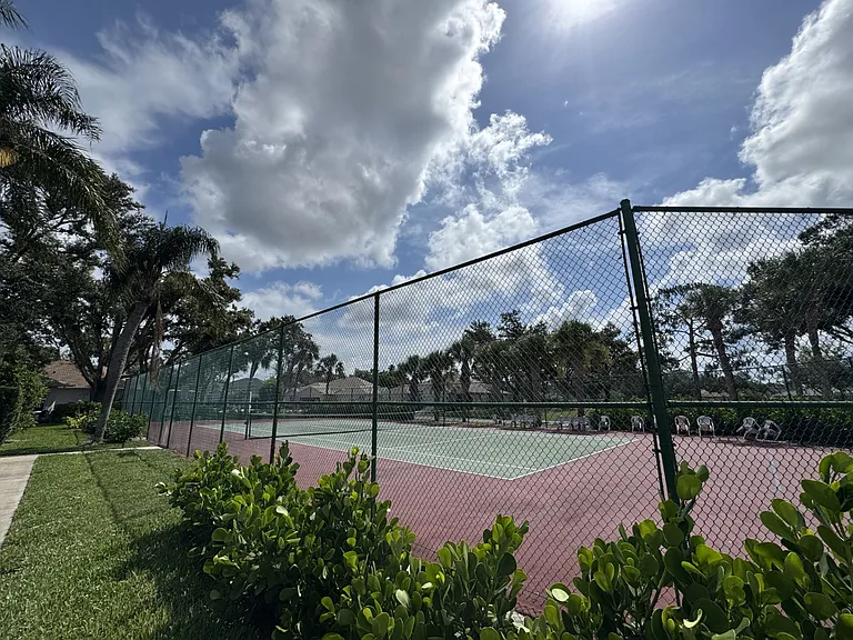 463 Bermuda Isles Cres — Photo 28