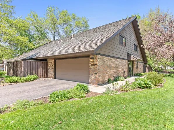 17600 Breconwood Rd, Wayzata, MN 55391