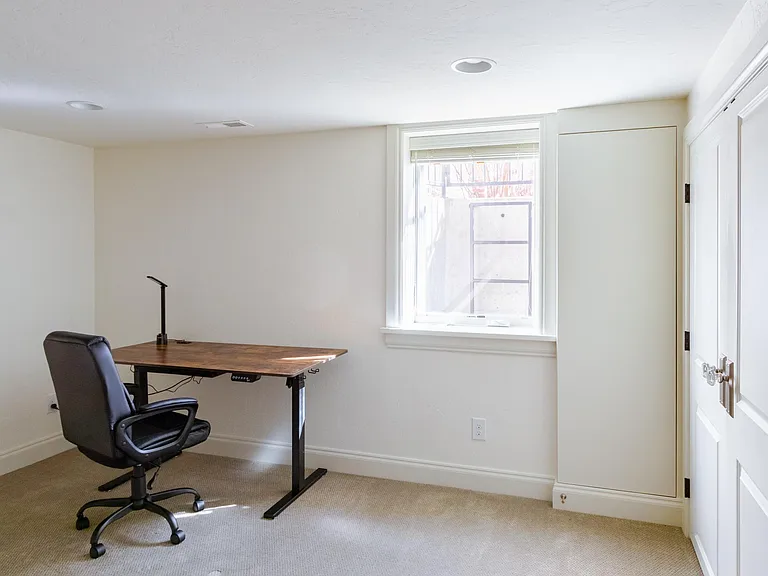 590 S Williams St — Photo 24