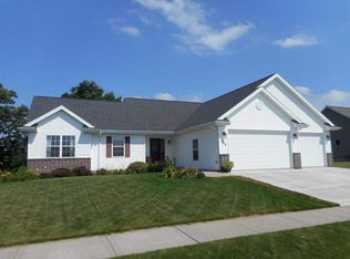 444 Crestview Dr, Reedsburg, WI 53959