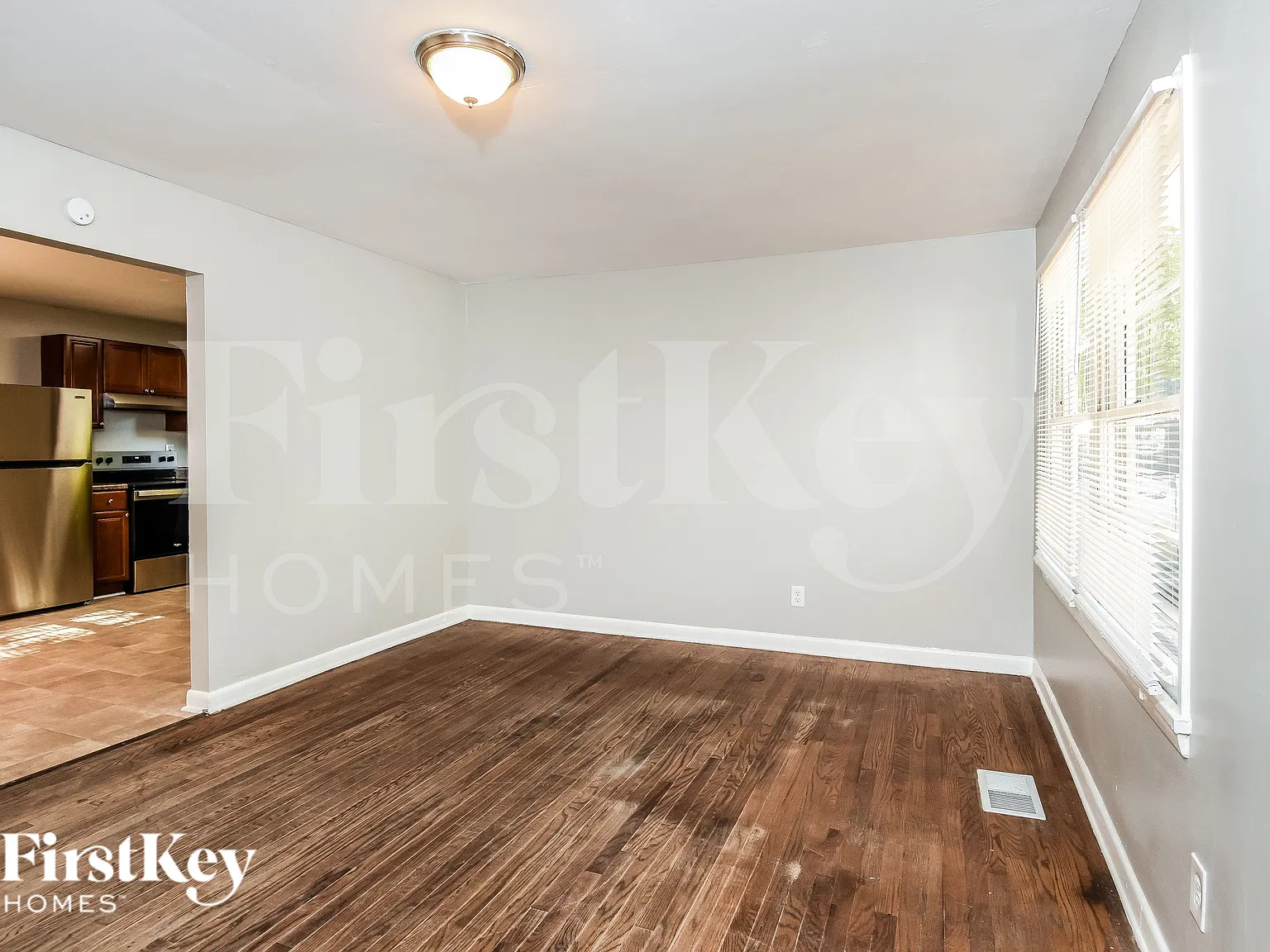 3 bed, 1.0 bath, 1025 sqft, $1,660 — Photo 4