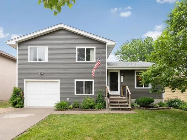 2215 S 8th St, Council Bluffs, IA 51501