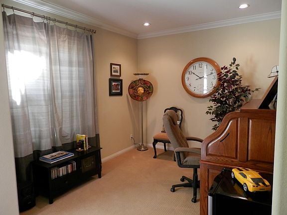4th image of 3198 S Cambridge Dr Unit B