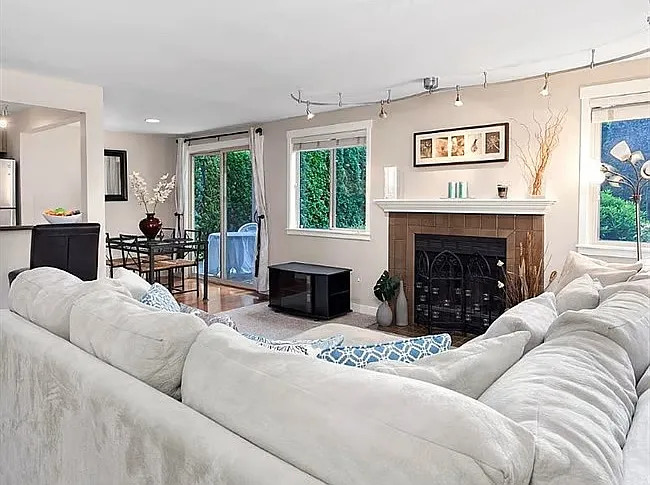 2 bed, 900 sqft, $3,000 — Photo 2
