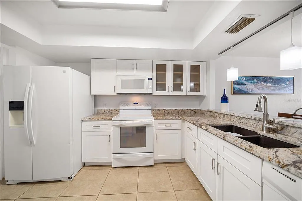 2 bed, 2.0 bath, 1225 sqft, $3,500 — Photo 4