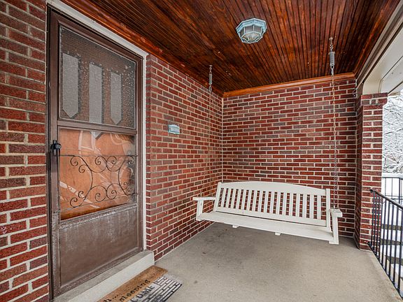 4th image of 118 Glazier Ave