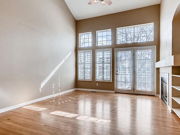 4th image of 5211 S Greens Cir