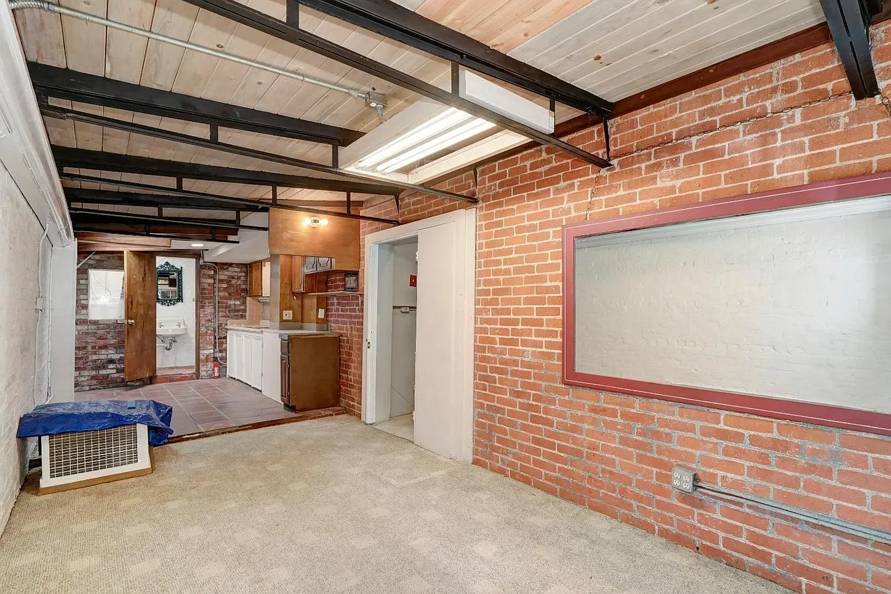 2 bed, 1000 sqft, $1,700 — Photo 1