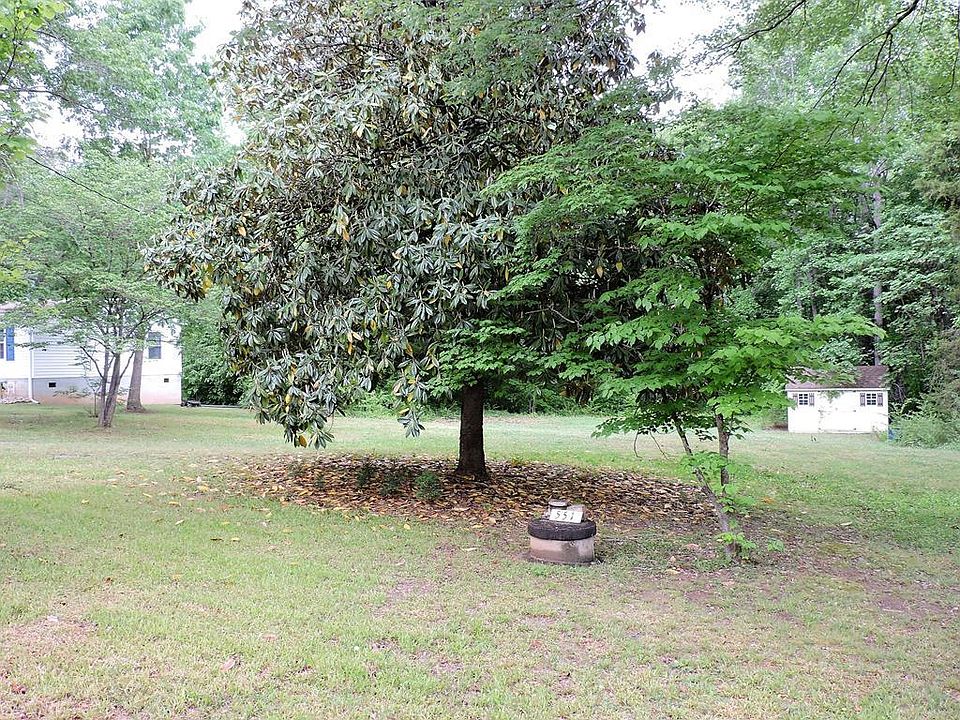 2nd image of 551 Longwood Dr