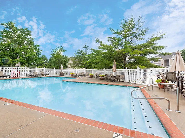 Somerset Pointe — Photo 9