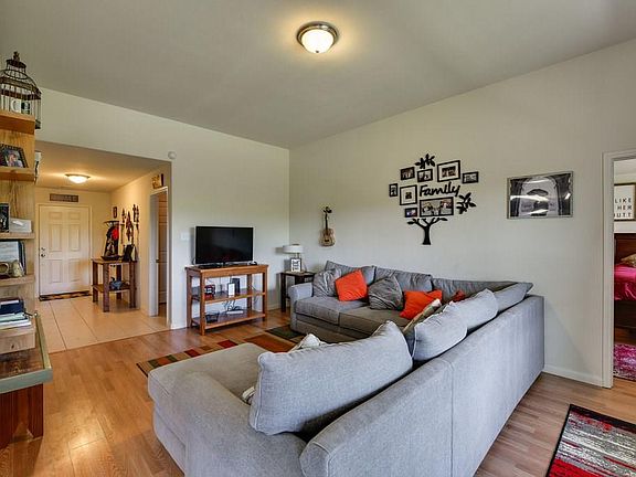 5th image of 524 Riverbed Dr