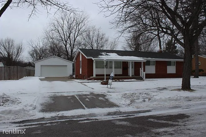 4907 Harding St photo 1