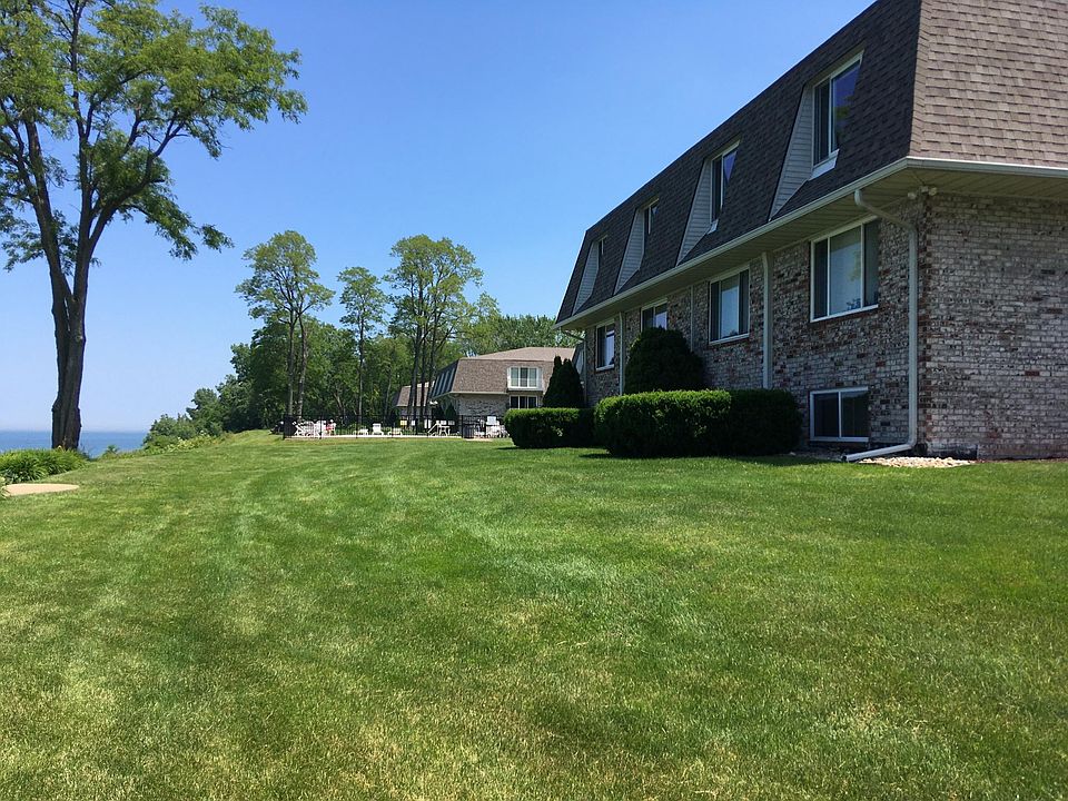 2nd image of 3622 Lakeshore Dr APT G1