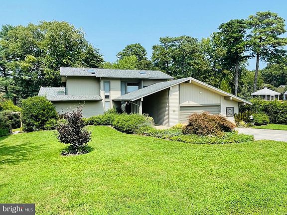 3rd image of 31057 Edgewater Dr