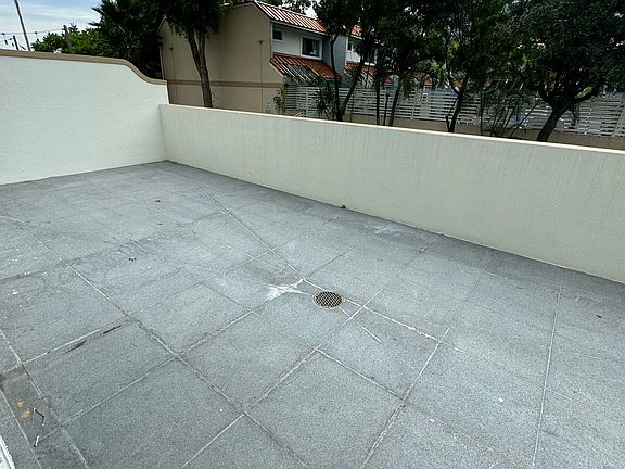 3rd image of 551 NE 39th St #105