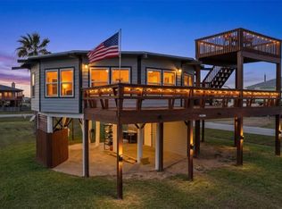 702 Seashell Dr, Freeport, TX 77541