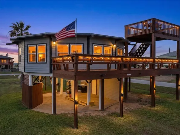 702 Seashell Dr, Freeport, TX 77541