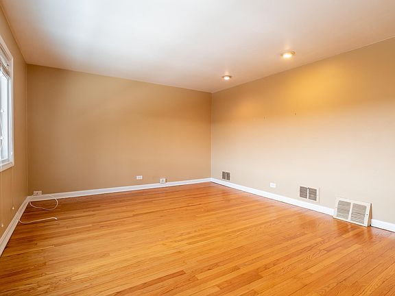 4th image of 2-8035 Lake St Unit 2