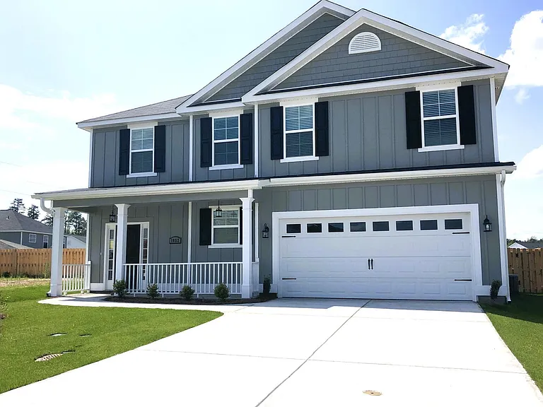 1052 Mulford Loop — Photo 2