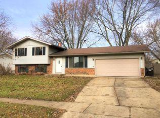 734 Windsor Dr, Crystal Lake, IL 60014