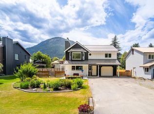 7403 Harrow Rd, Pemberton, BC V0N 2L1