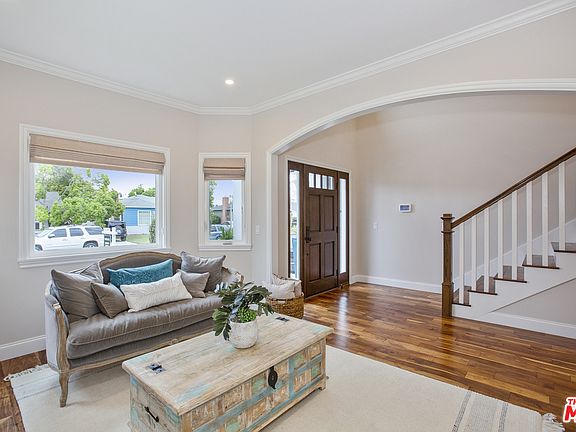 3rd image of 8373 Kenyon Ave