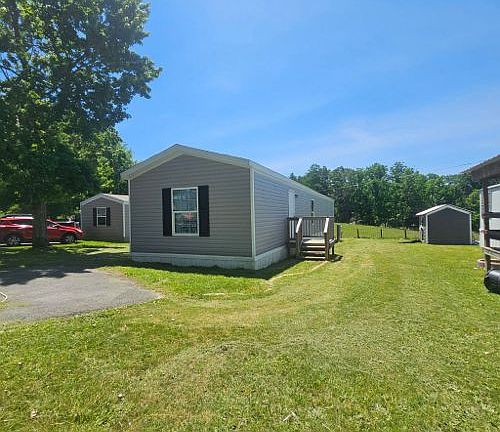 2nd image of 207 Chestnut Ln
