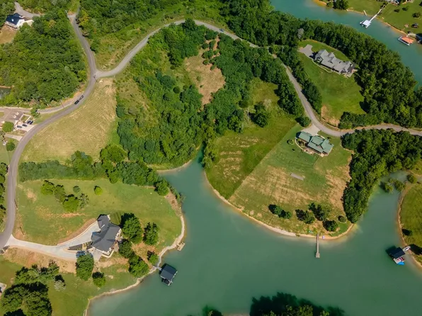 1920 Mountain Lake Dr, Dandridge, TN 37725