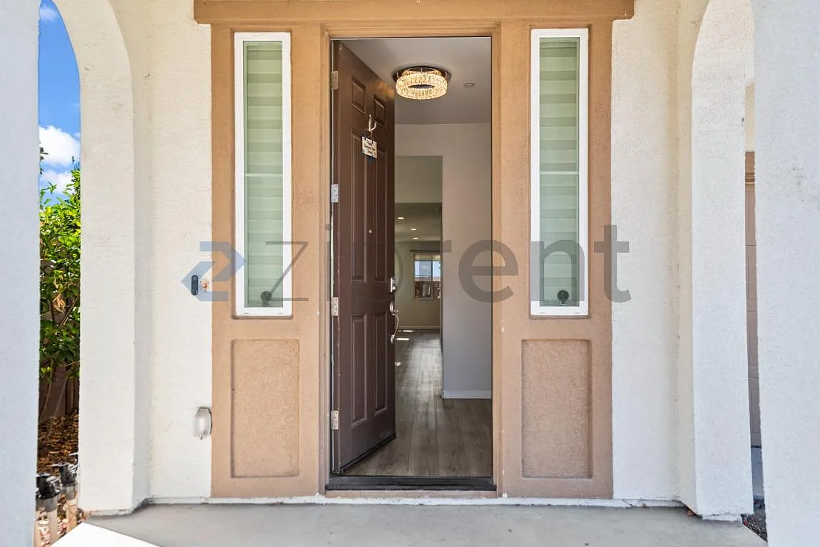 4 bed, 3000 sqft, $3,400 — Photo 3