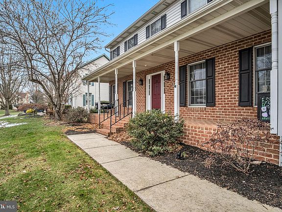 4th image of 11 Laurel Oak Dr