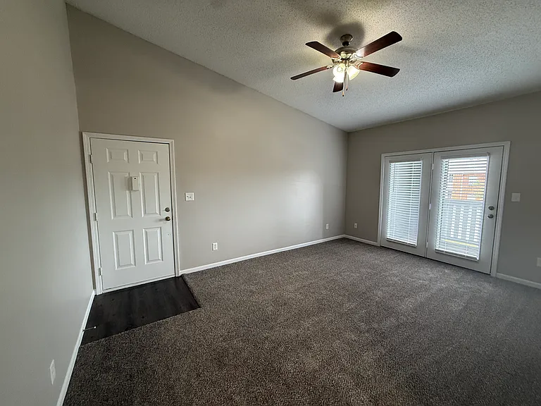 Lake Shore Apartments — Photo 60