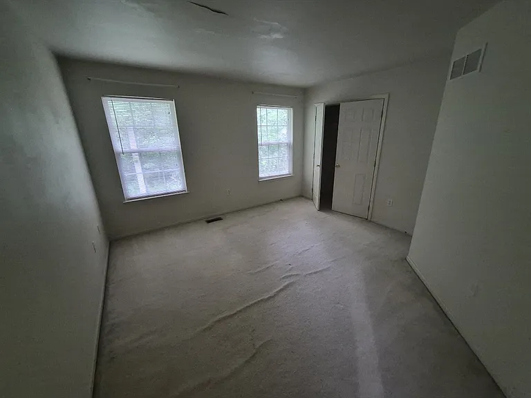 18 Stirling Dr — Photo 9