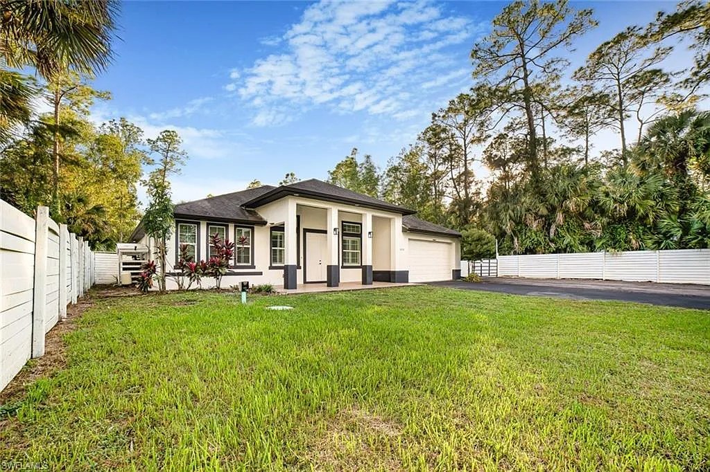 3 bed, 2.0 bath, 1627 sqft, $3,200 — Photo 3
