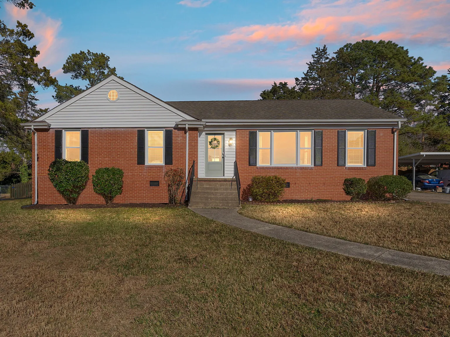 8702 Claymont Dr — Photo 2