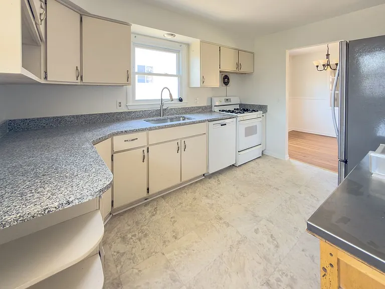 2419 Walter Dr — Photo 5