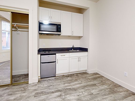 3rd image of 420 Ellis St #206