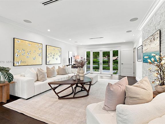 3rd image of 3267 Riviera Dr
