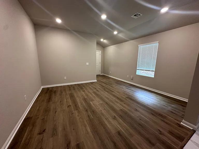 9013 Washita Creek Dr — Photo 2