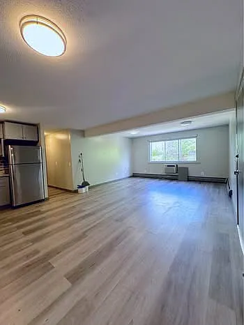 3 bed, 900 sqft, $1,800 — Photo 4