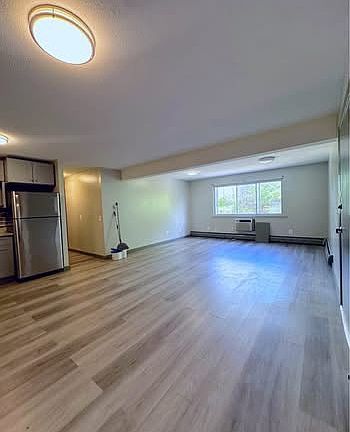 4th image of 608 Allen St APT A11