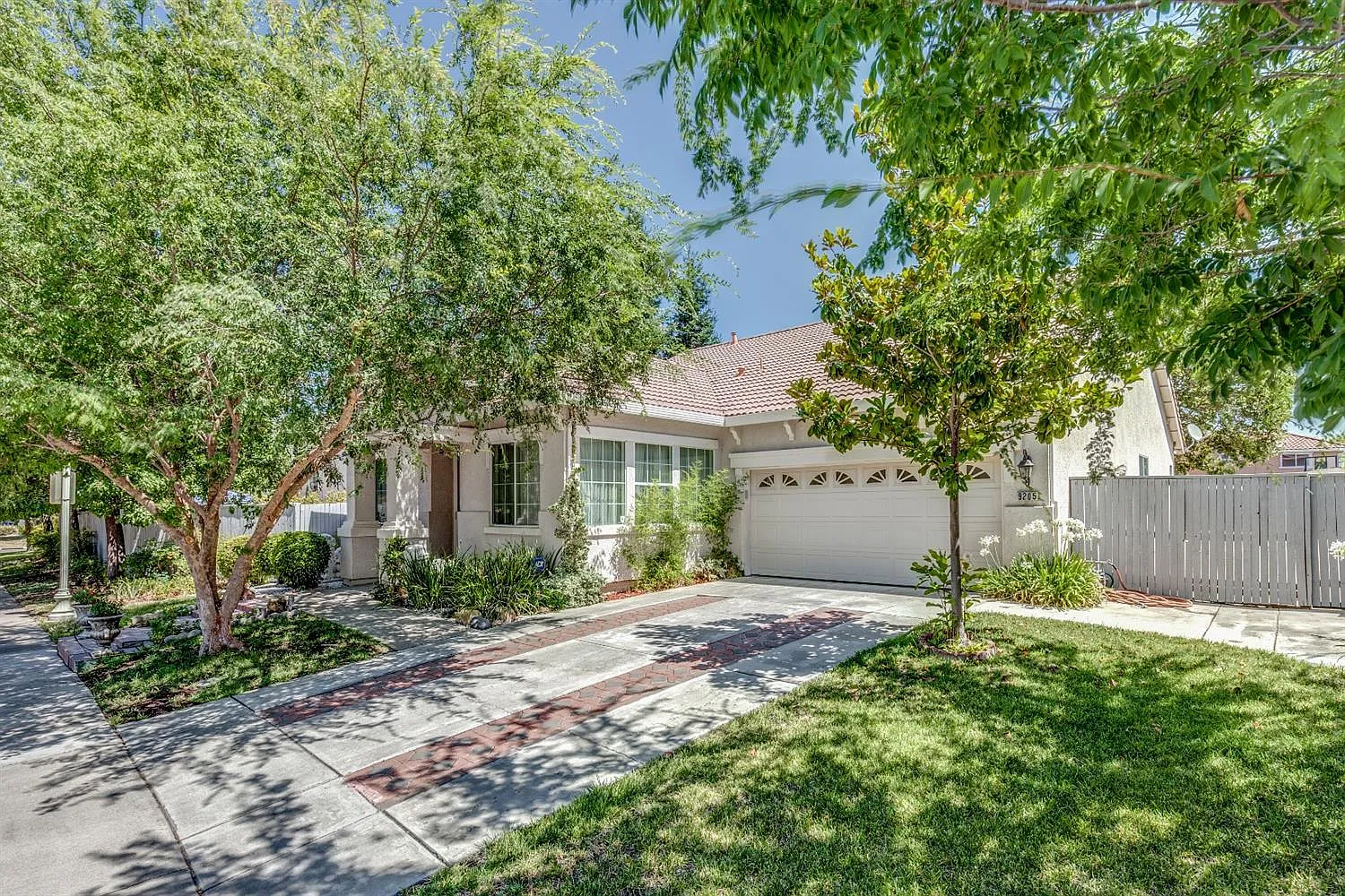 9205 Bearint Way photo 1