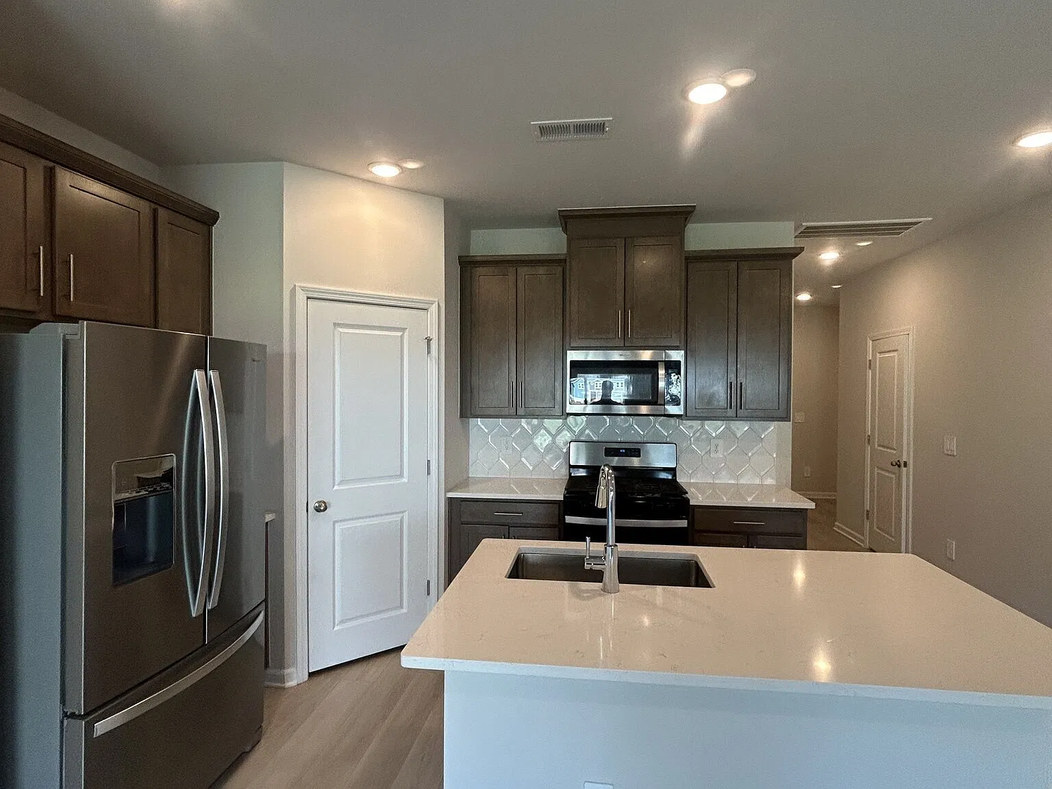 3 bed, 2.5 bath, 1597 sqft, $1,725 — Photo 4