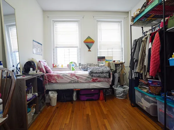 6 Camelot Ct APT 6, Boston, MA 02135