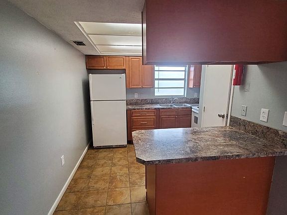 4th image of 1410 Herschell St #1412