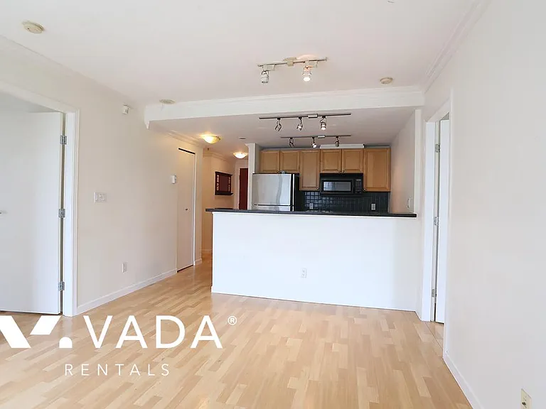 928 Richards St #605 — Photo 4
