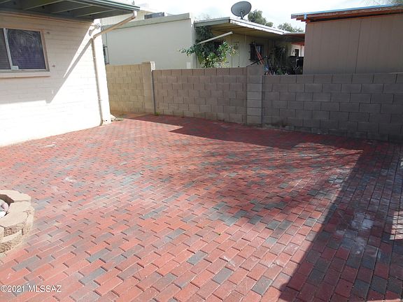 3rd image of 833 N Camino Seco