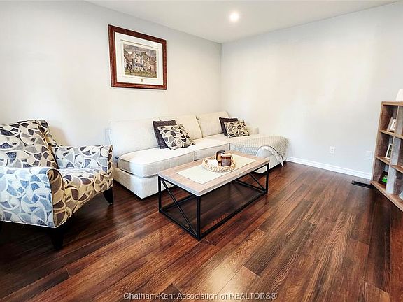 3rd image of 18 Park Ln