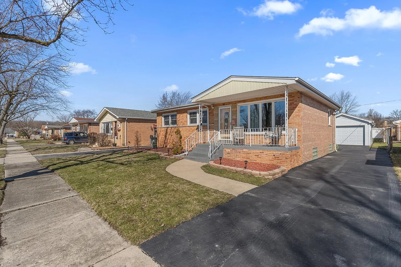 261 Chestnut Ave photo 1
